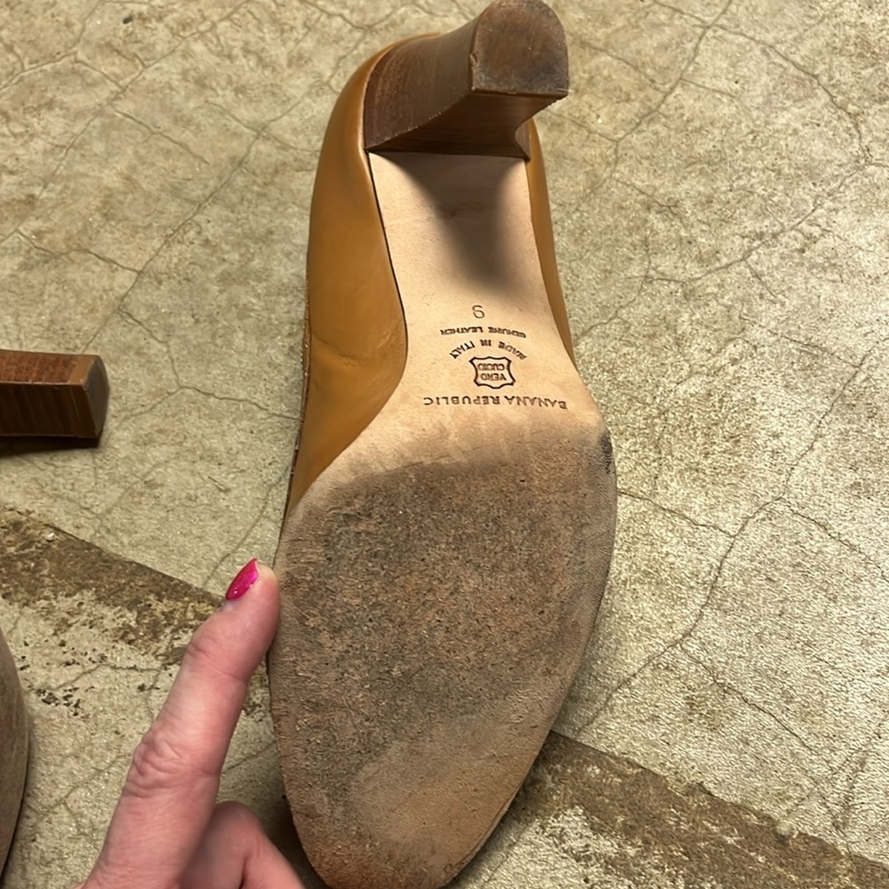 Banana Republic Vanchetta Tan Size 9 heels - Picture 5 of 8